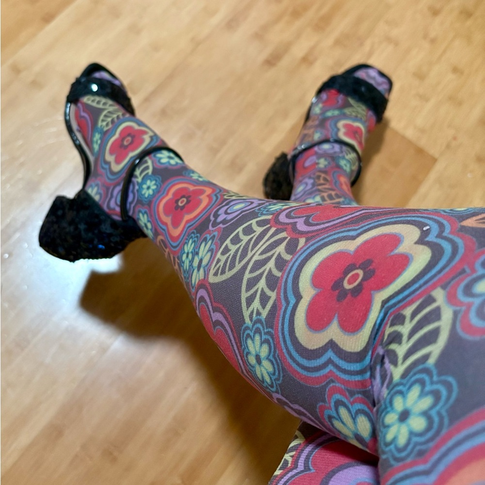 Colorful Patterned Leggings Set - Picture 4 of 9